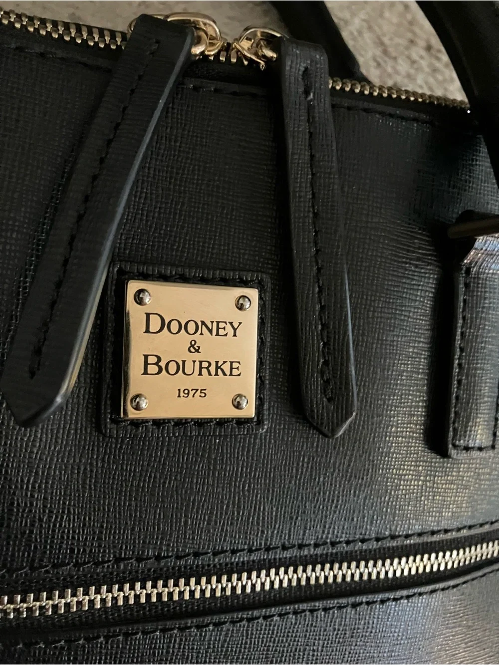 BEAUTIFUL CONDITION!DOONEY & BOURKE SAFFIANO LEATHER DOMED ZIP SATCHEL CROSSBODY